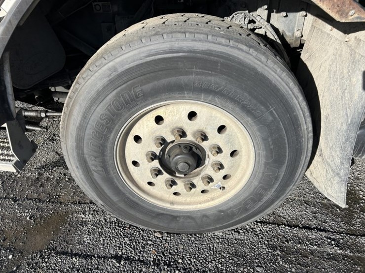 2012-peterbilt-320-image-29