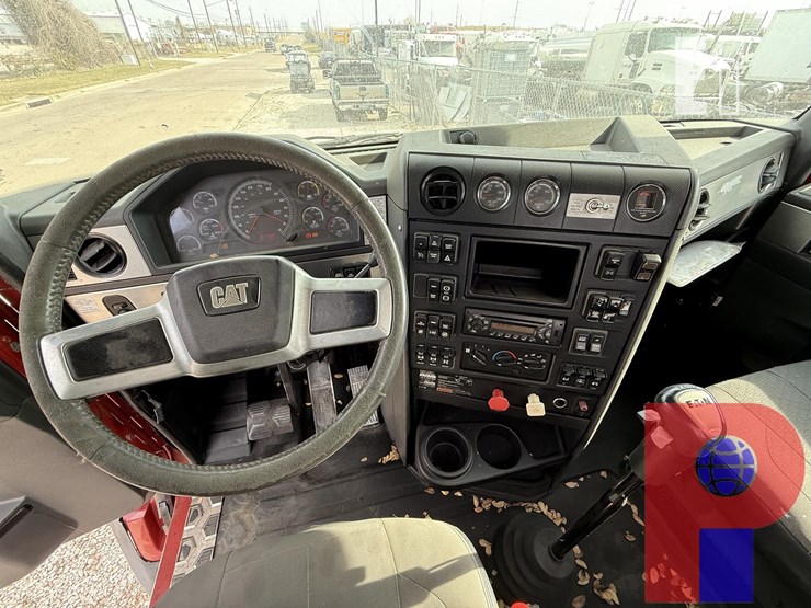 2012-caterpillar-ct660s-image-12