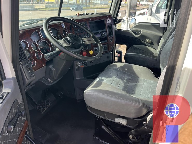 2015-mack-pinnacle-chu613-image-13