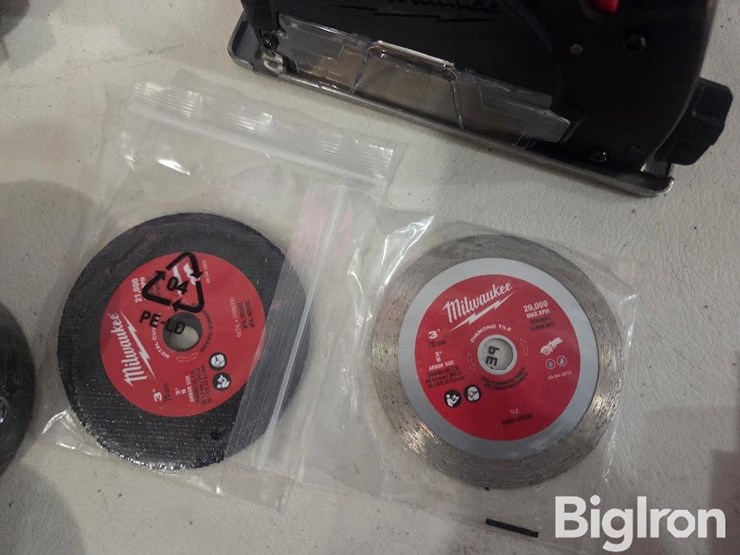 milwaukee-battery-operated-hand-tools-image-9