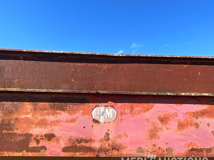 j&m-gravity-wagon-on-john-deere-gear-image-10