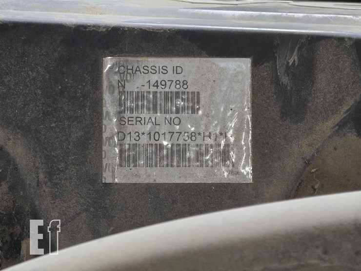 2013-volvo-vnl64t300-image-29