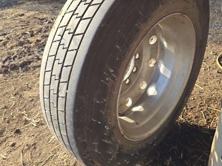 285/75r24.5-spare-tire-10lug-aluminum-rim-image-4