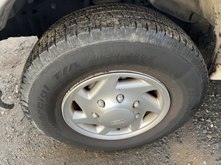 2011-ford-e350-image-14