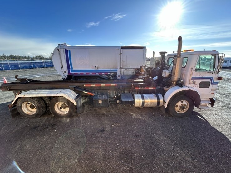 2003-autocar-wx-t/a-roll-off-truck-image-5