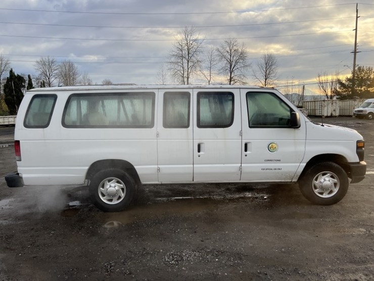 2011-ford-e350-image-3