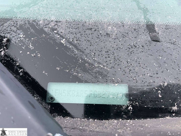 2015-ford-explorer-image-13