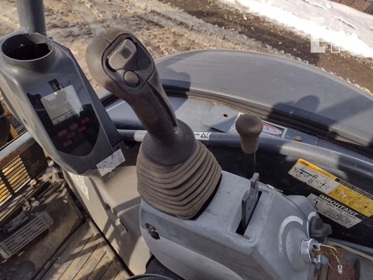 2013-deere-35d-image-8