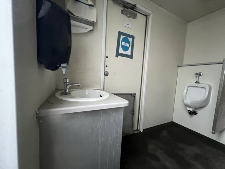 2006-acsi-tt24-102a-t/a-restroom-trailer-image-16