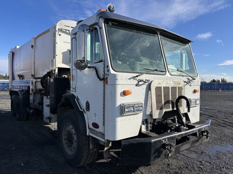 2012-peterbilt-320-image-7