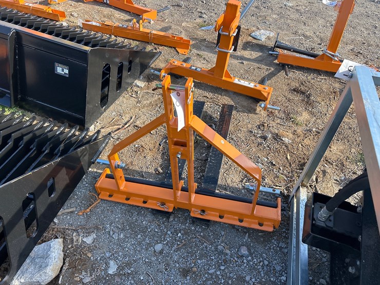 #61-•-small-3pt-pallet-forks-image-2