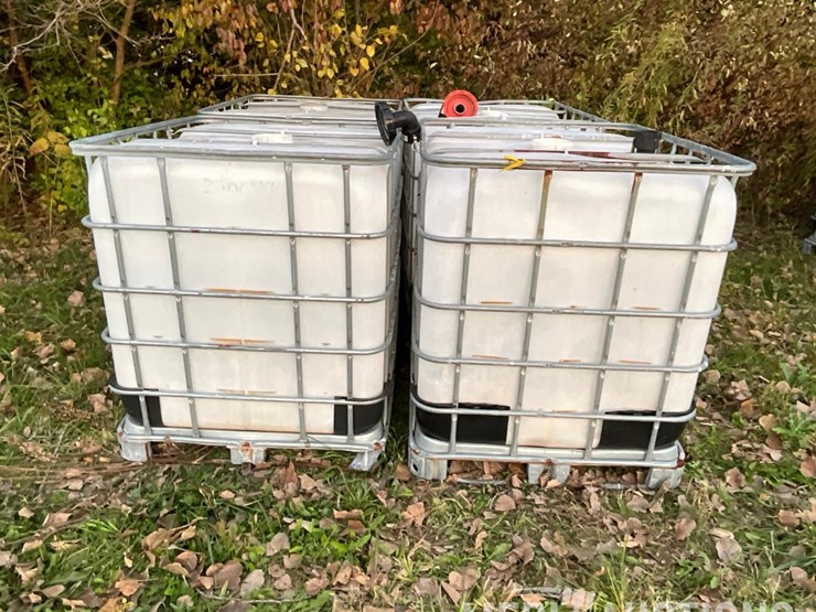 (4)-250-gallon-poly-totes-image-2