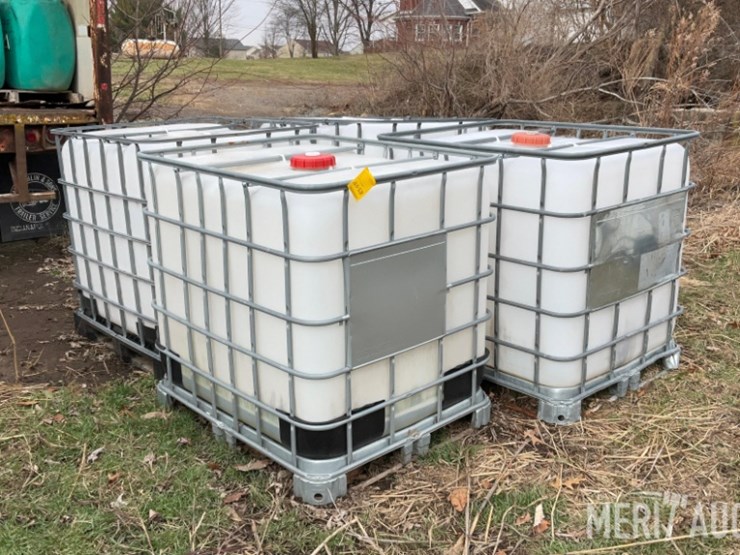 (4)-250-gallon-poly-totes-image-3