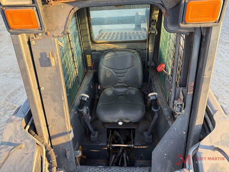 2006-new-holland-c185-image-10