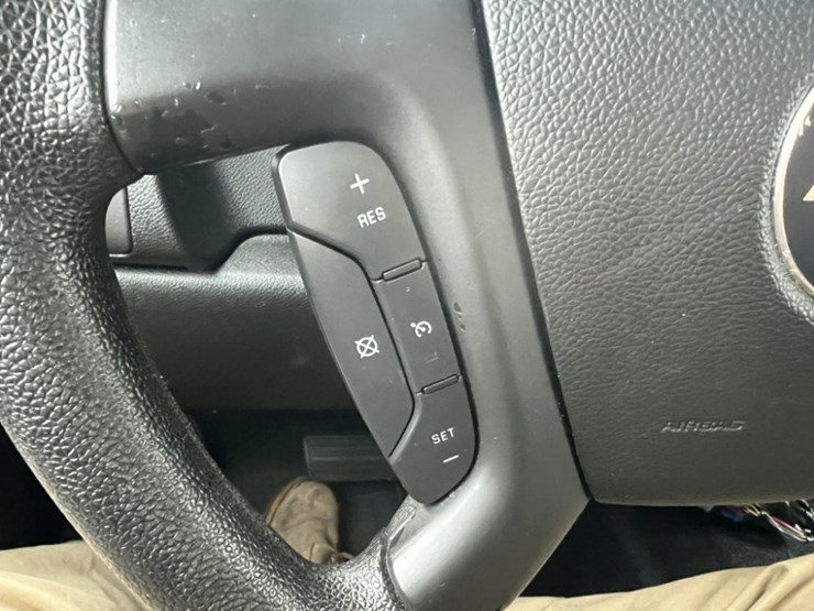 2011-chevrolet-tahoe-image-29