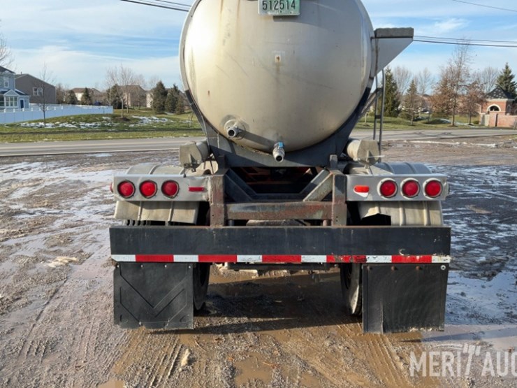 polar-mfg-co.-5,500-gallon-stainless-steel-tanker-image-7