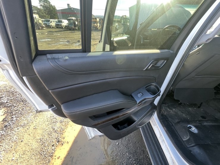 2018-chevrolet-tahoe-image-23