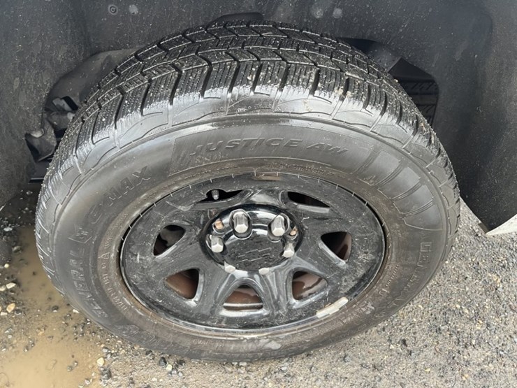 2016-chevrolet-tahoe-image-17