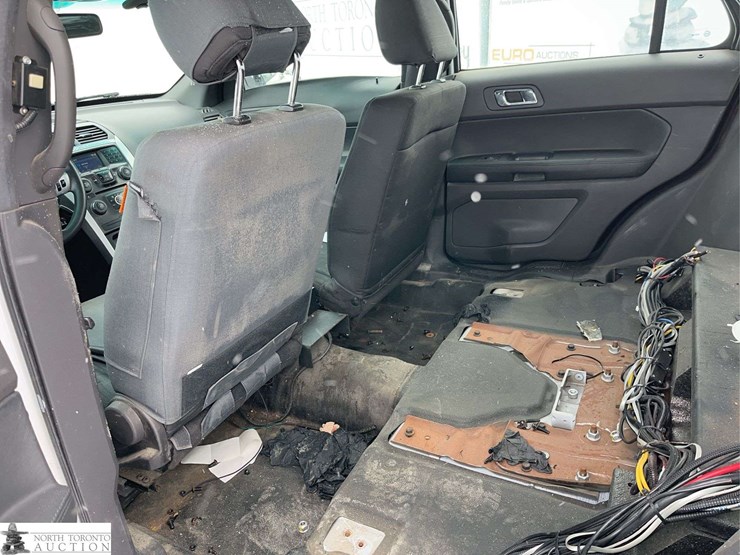 2015-ford-explorer-image-27