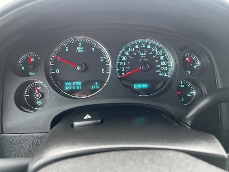 2011-chevrolet-tahoe-image-26