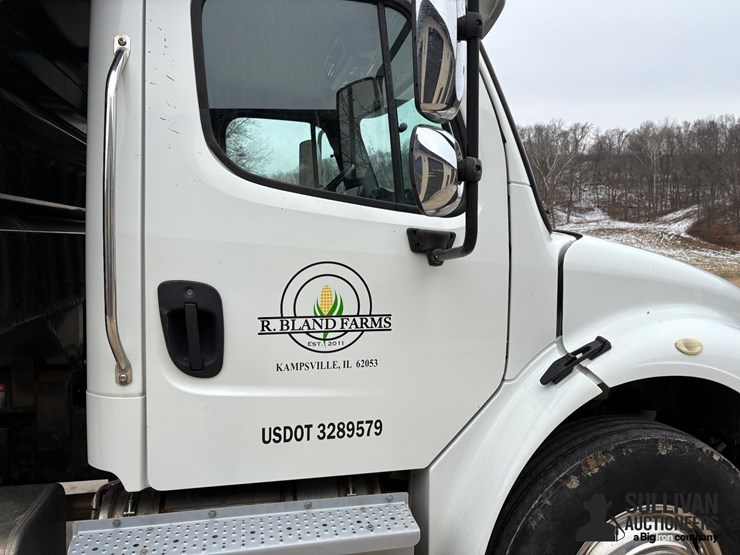 2015-freightliner-m2-106-image-14