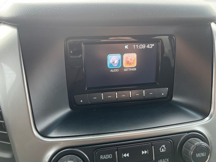 2016-chevrolet-suburban-image-34