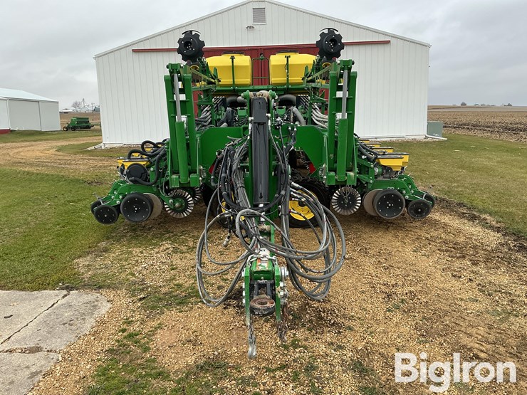 2025-john-deere-db60-image-2