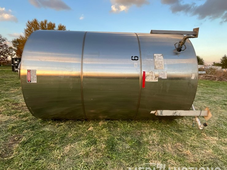 precision-tank-and-eq.-co-stainless-steel-tank-image-2