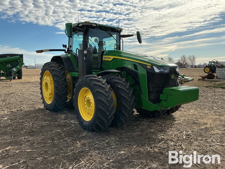 2024-john-deere-8r-370-image-3