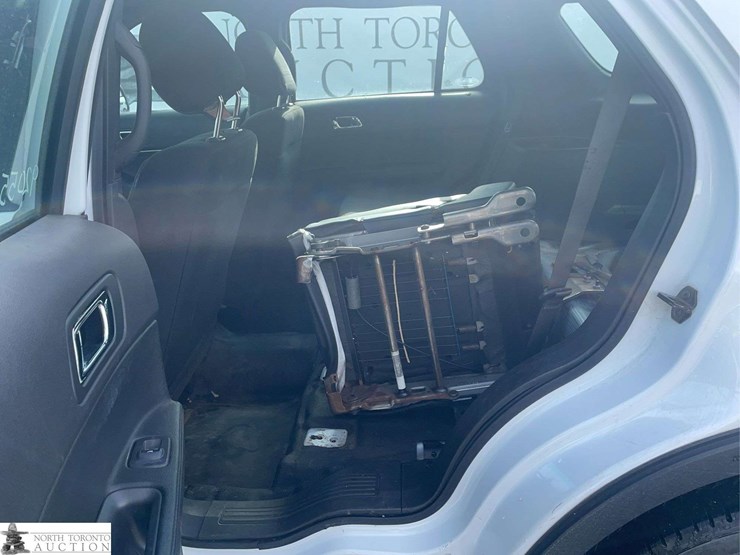 2014-ford-explorer-image-28