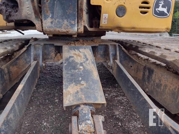 2022-deere-26g-image-21