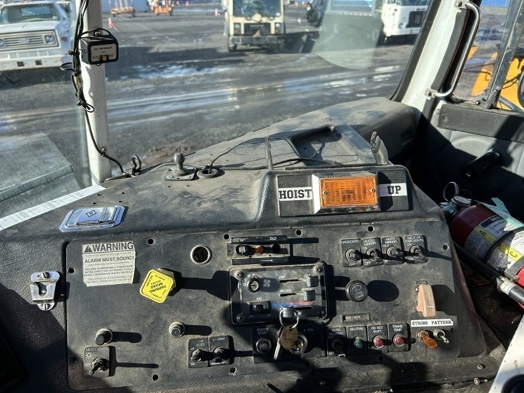 2003-autocar-wx-t/a-roll-off-truck-image-12