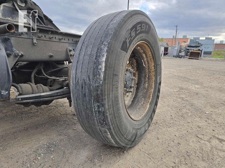 2018-freightliner-cascadia-113-image-22