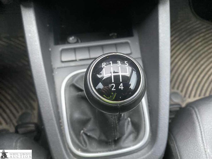 2011-volkswagen-jetta-comfortline-4dr-sedan-image-23