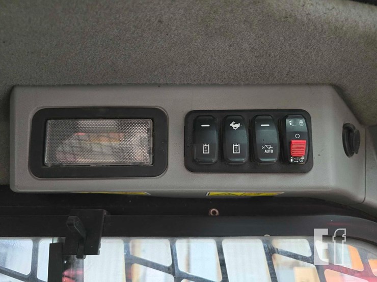 2020-caterpillar-289d3-image-19