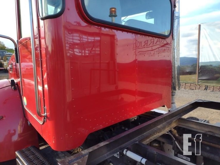 peterbilt-330-image-31