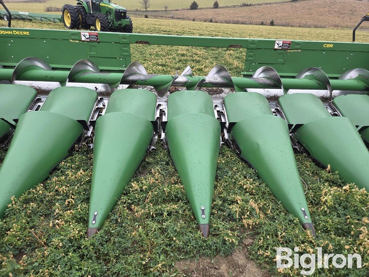 2022-john-deere-c8r-image-12