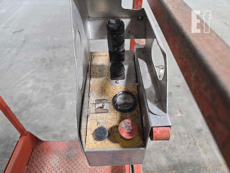 2011-skyjack-sj12-image-9