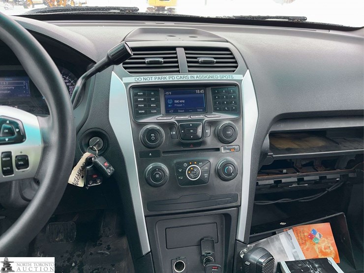 2015-ford-explorer-image-15