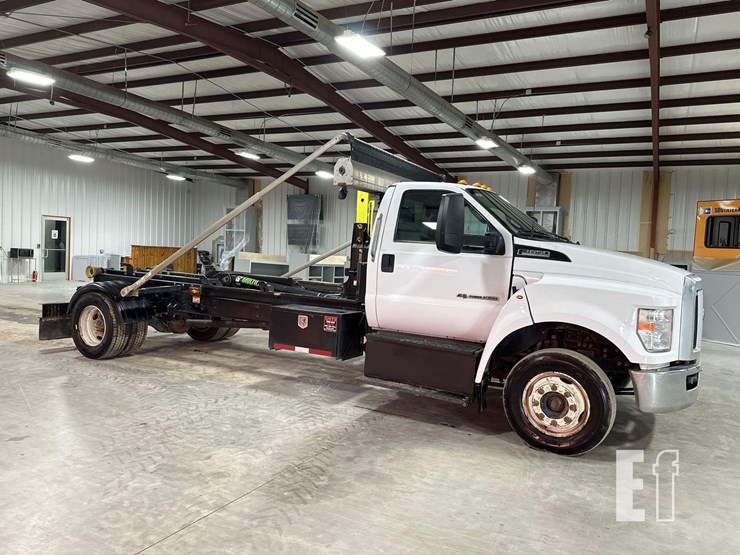 2023-ford-f650-sd-image-2