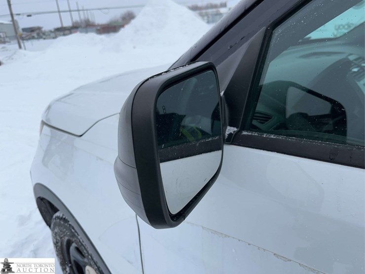 2015-ford-explorer-image-34