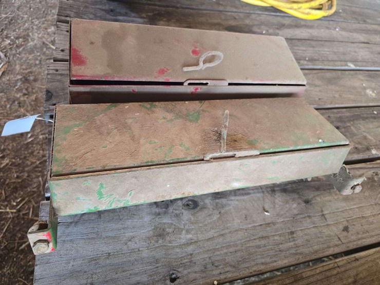 2-ih-side-metal-tractor-toolboxes-image-2