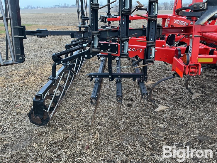 2013-kuhn-krause-6200-27-image-20