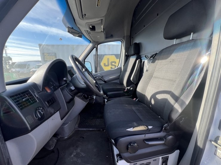 2016-freightliner-sprinter-3500-image-25