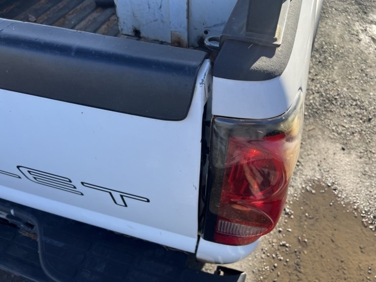 2004-chevrolet-silverado-3500-image-21