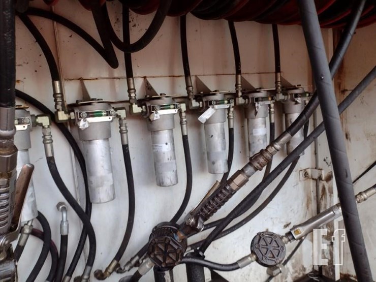 2008-peterbilt-365-image-36