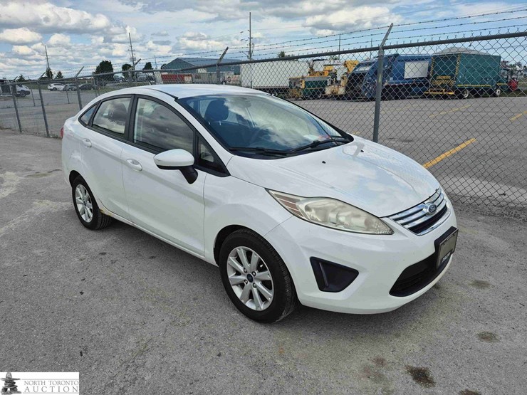 non-operable-2013-ford-fiesta-se-image-3