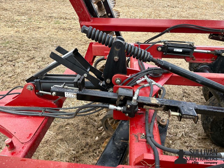 2012-case-ih-330-image-16