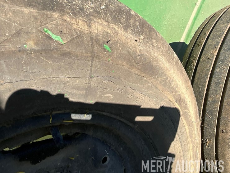 tandem-axle-2-compartment-feed-wagon-image-22