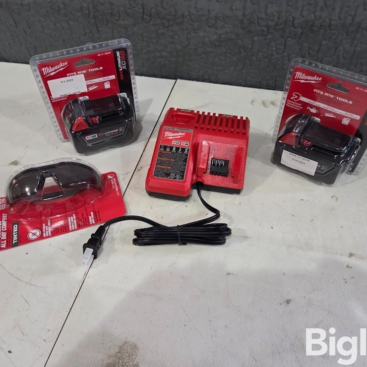 Milwaukee Red Lithium XC5.0 Batteries W/Charger